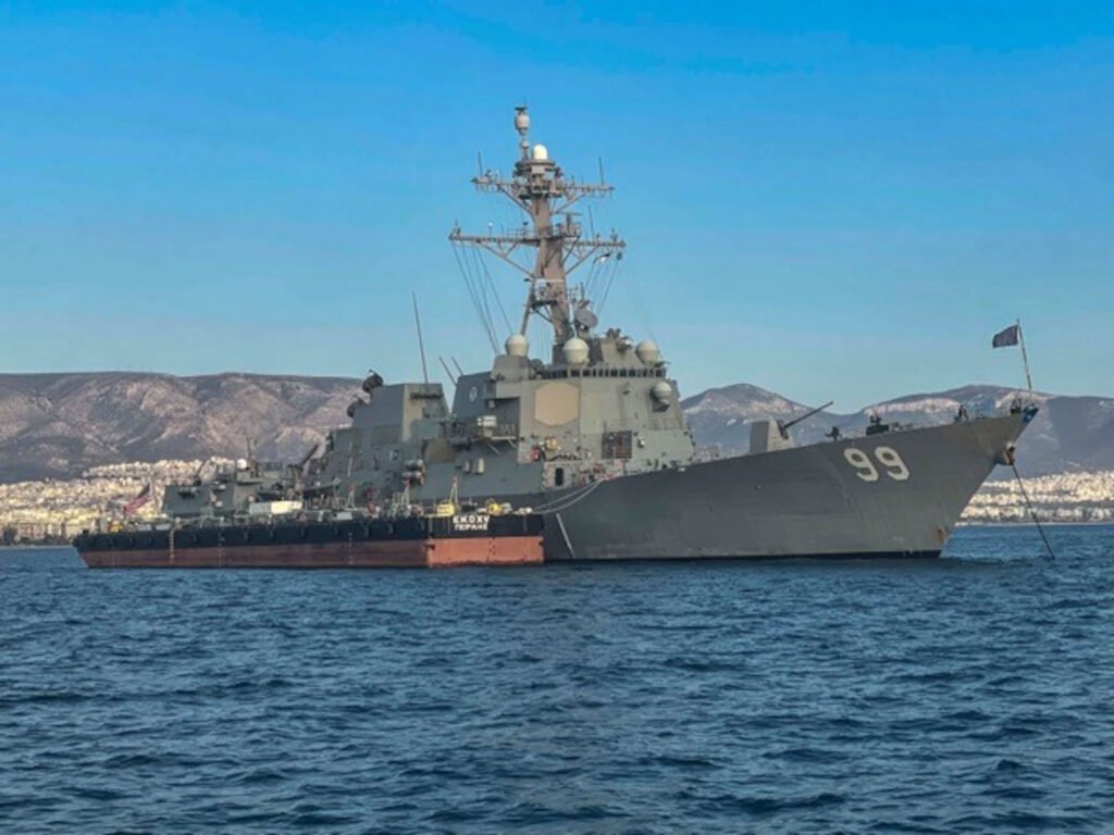 USS Farragut (DDG 99) arrives in Piraeus