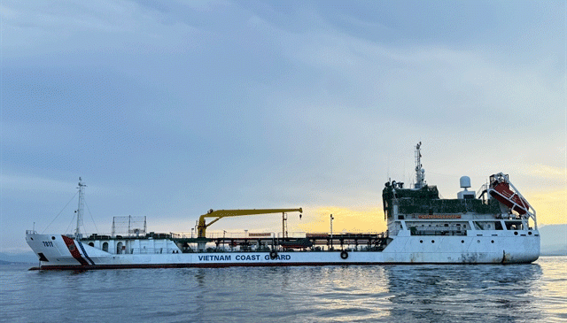 Viet Nam Coast Guard Swears Allegiance to the Communist Party