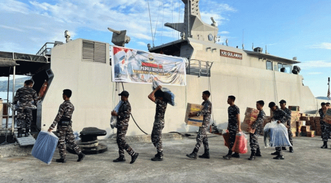 Indonesian Navy Distributes Disaster Relief in Halmahera
